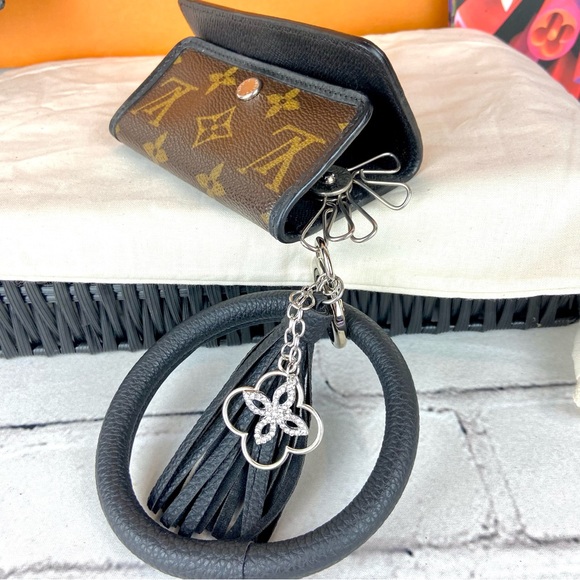 Louis Vuitton Macagascar key case holder with wristlet Keychain bracelet - Picture 8 of 14